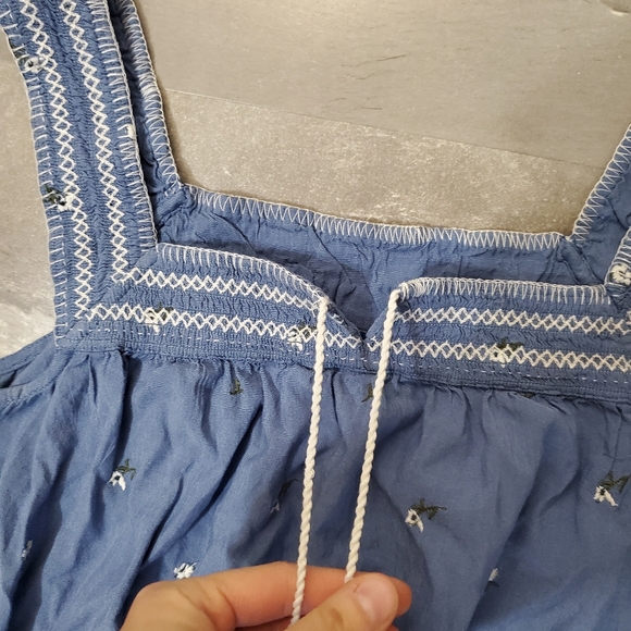 Old Navy Sleeveless Tiered Dress. Embroidered Flowers. White, Blue. Square Neck. - Picture 4 of 10